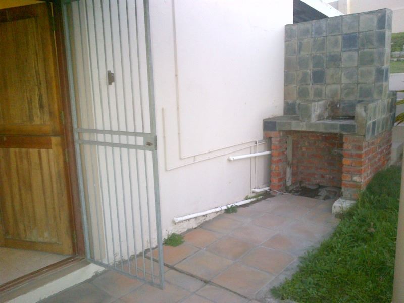 To Let 1 Bedroom Property for Rent in Humerail Eastern Cape